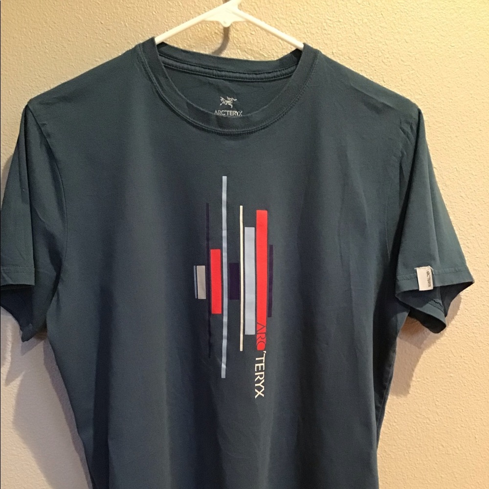 Arc’teryx mens t shirt size Medium